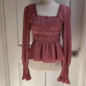 🌷LULU’S Metallic Satin Textured Peplum Blouse